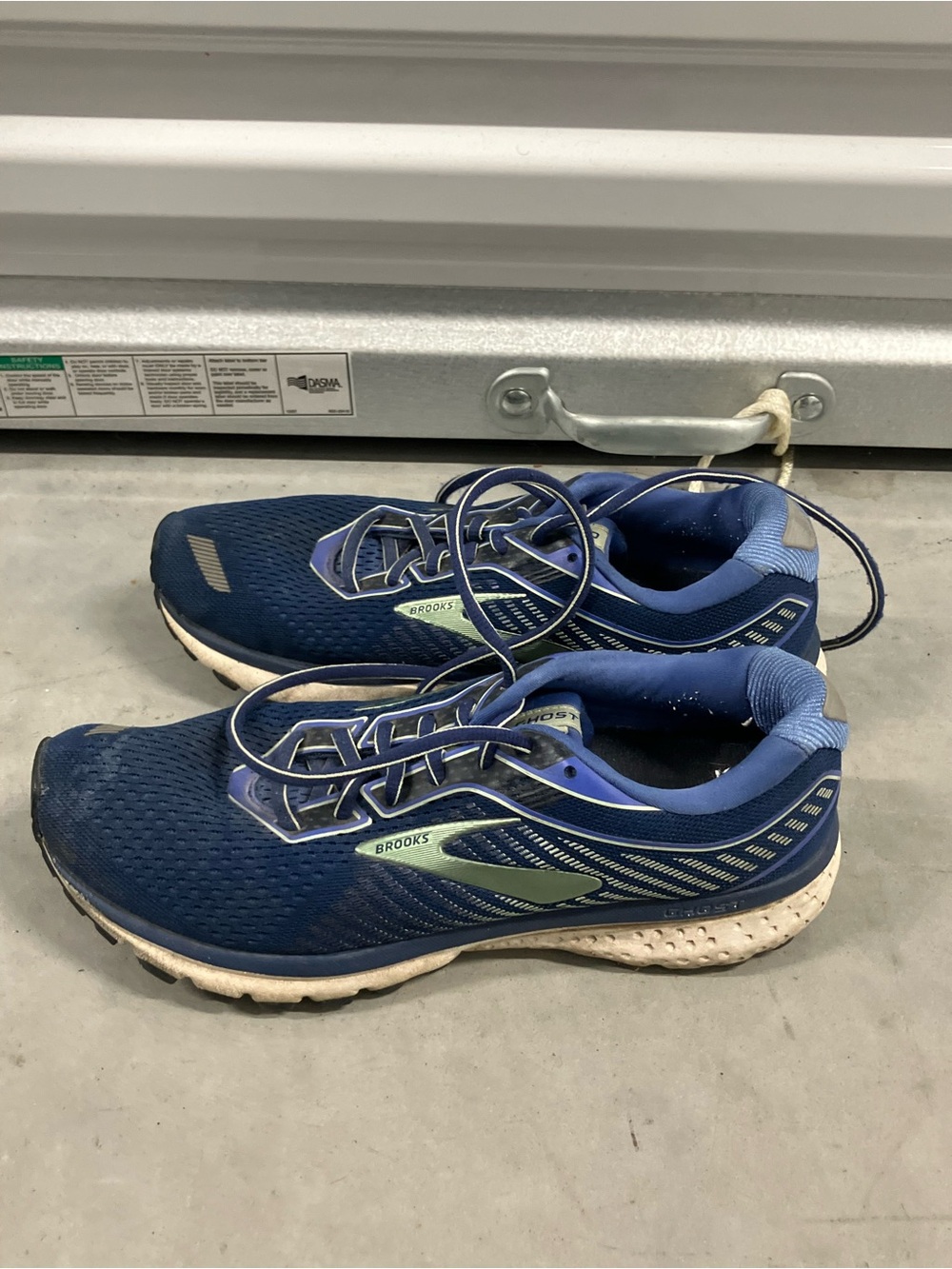 Brooks Ghost 12 Blue Running Shoes Size 9.5 B
